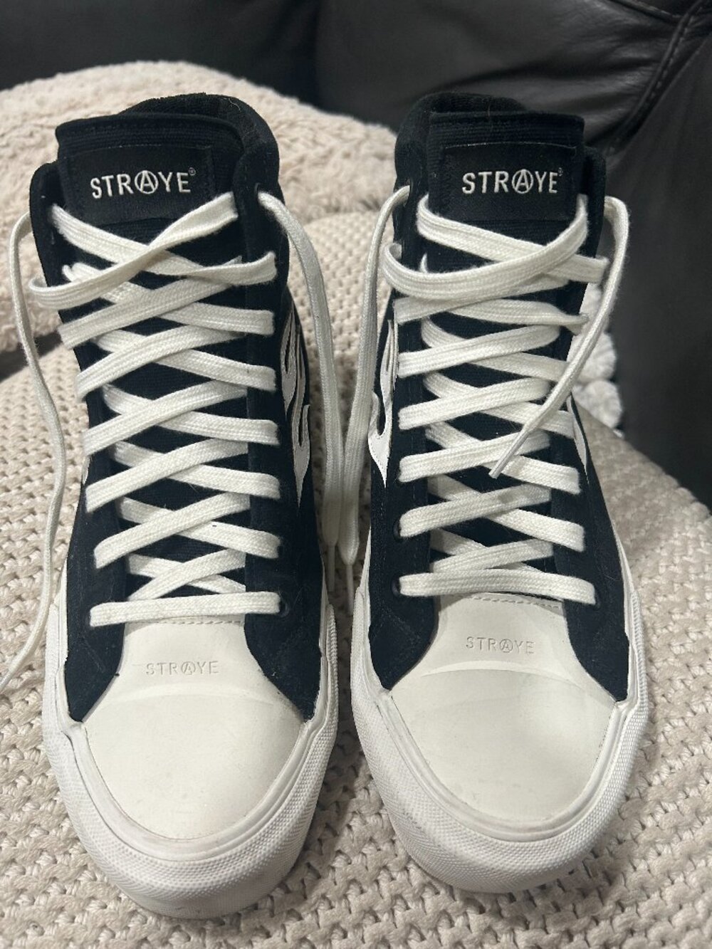 STRAYE High-Top Venice Skate Sneakers Black White Flame Design Skateboarding